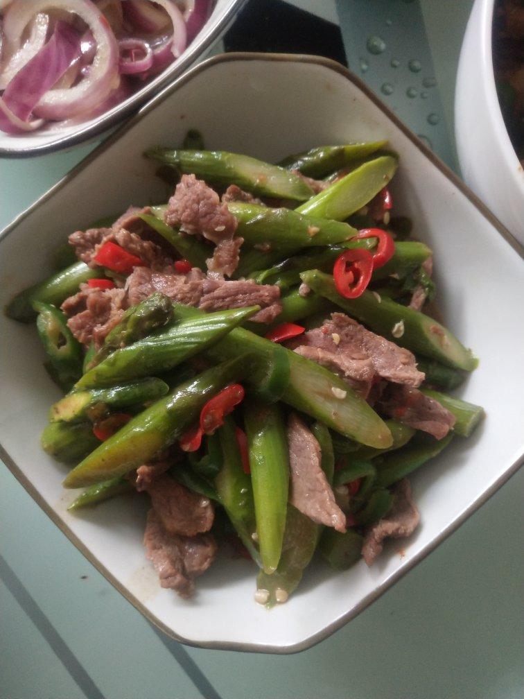 黑椒牛肉炒芦笋