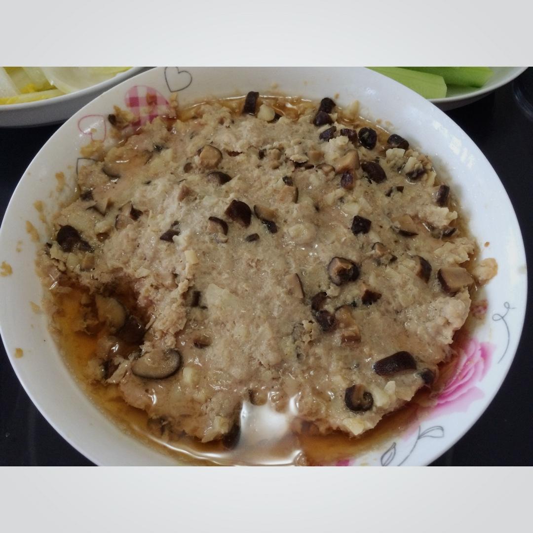 香菇马蹄蒸肉饼