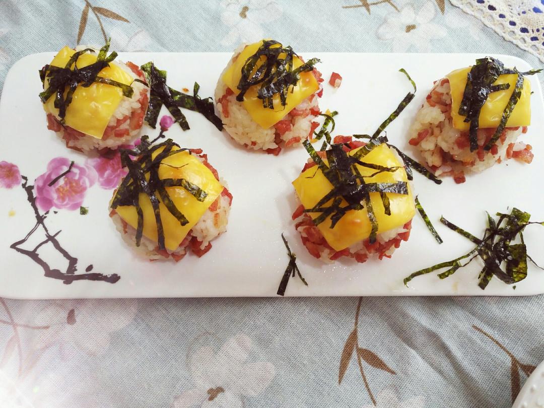 【奶酪烤饭团】