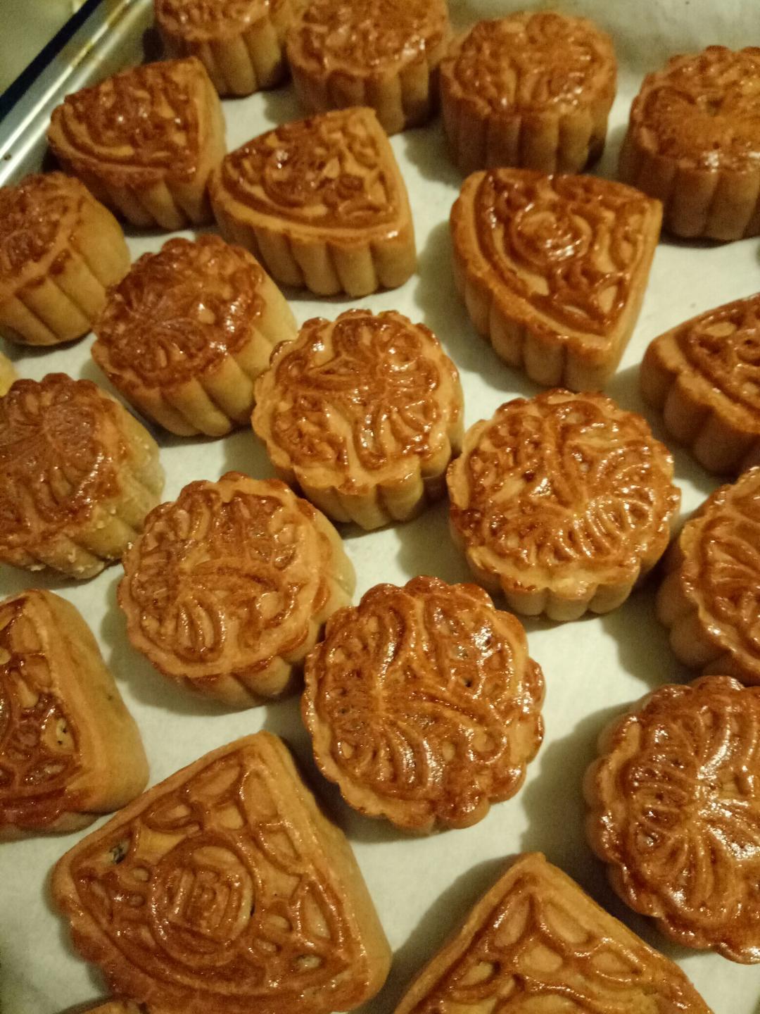 广式月饼—蛋黄莲蓉月饼