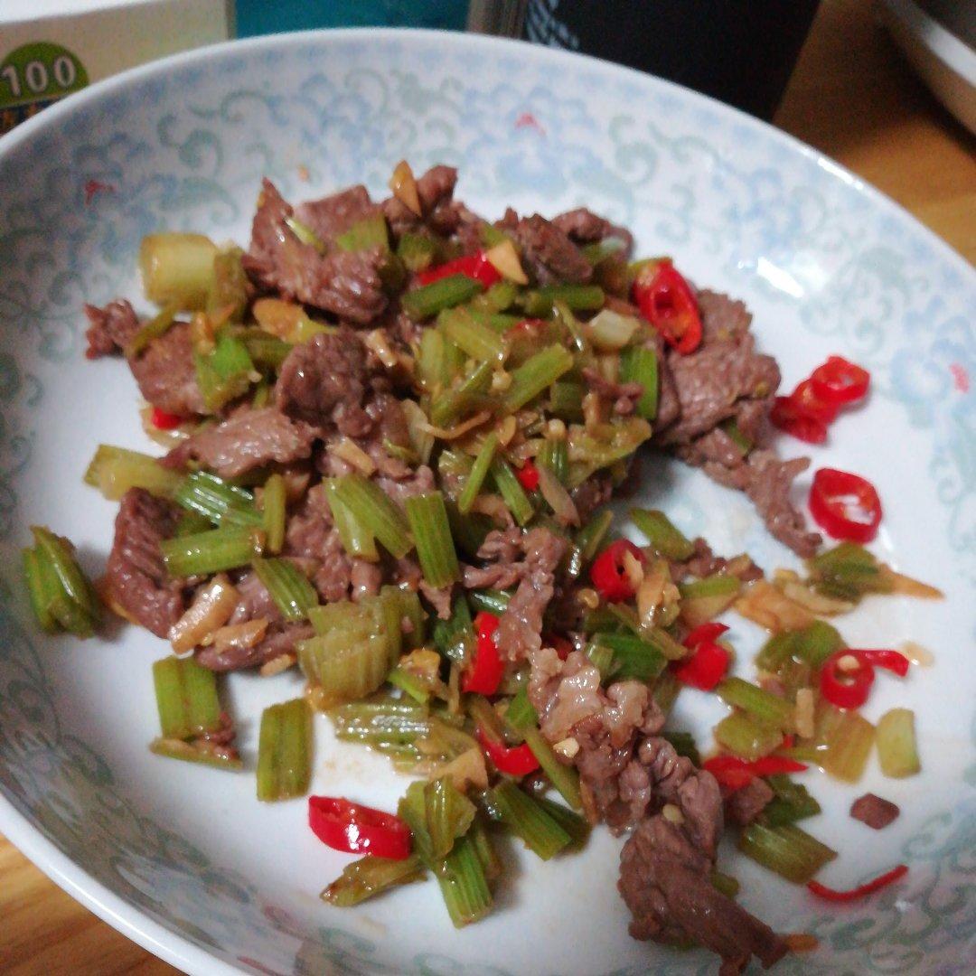 芹菜炒牛肉