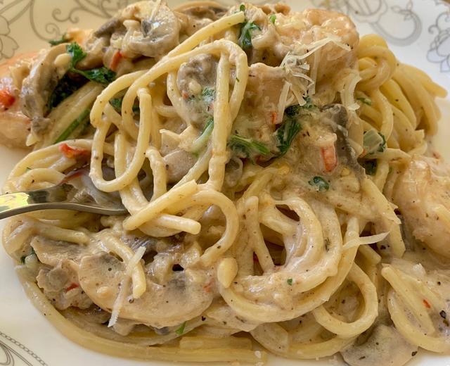 奶油蒜香海鲜白意面的做法