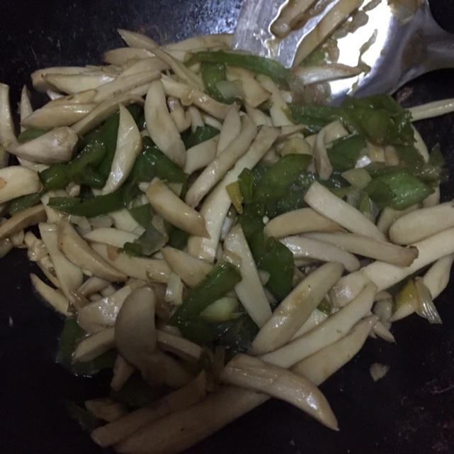 青椒素炒杏鲍菇