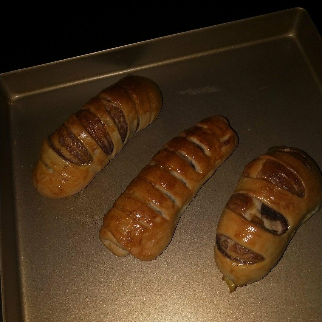 豆沙毛毛虫面包