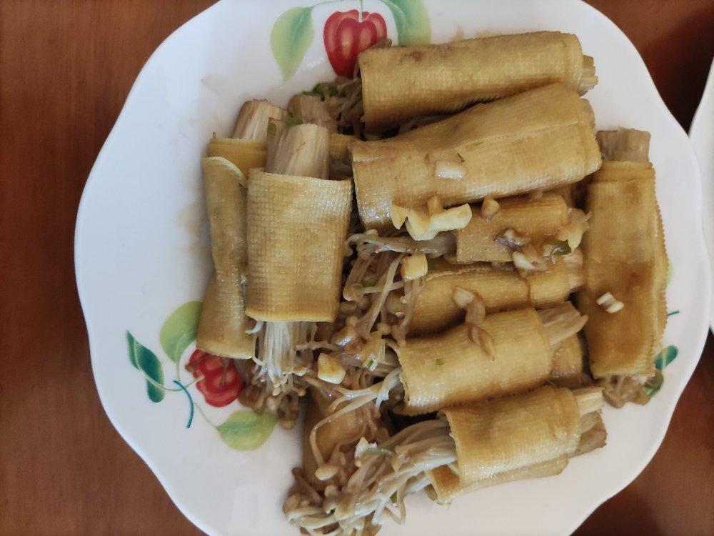 【无牙签版，一样不松散】千张银丝卷（豆皮金针菇卷）