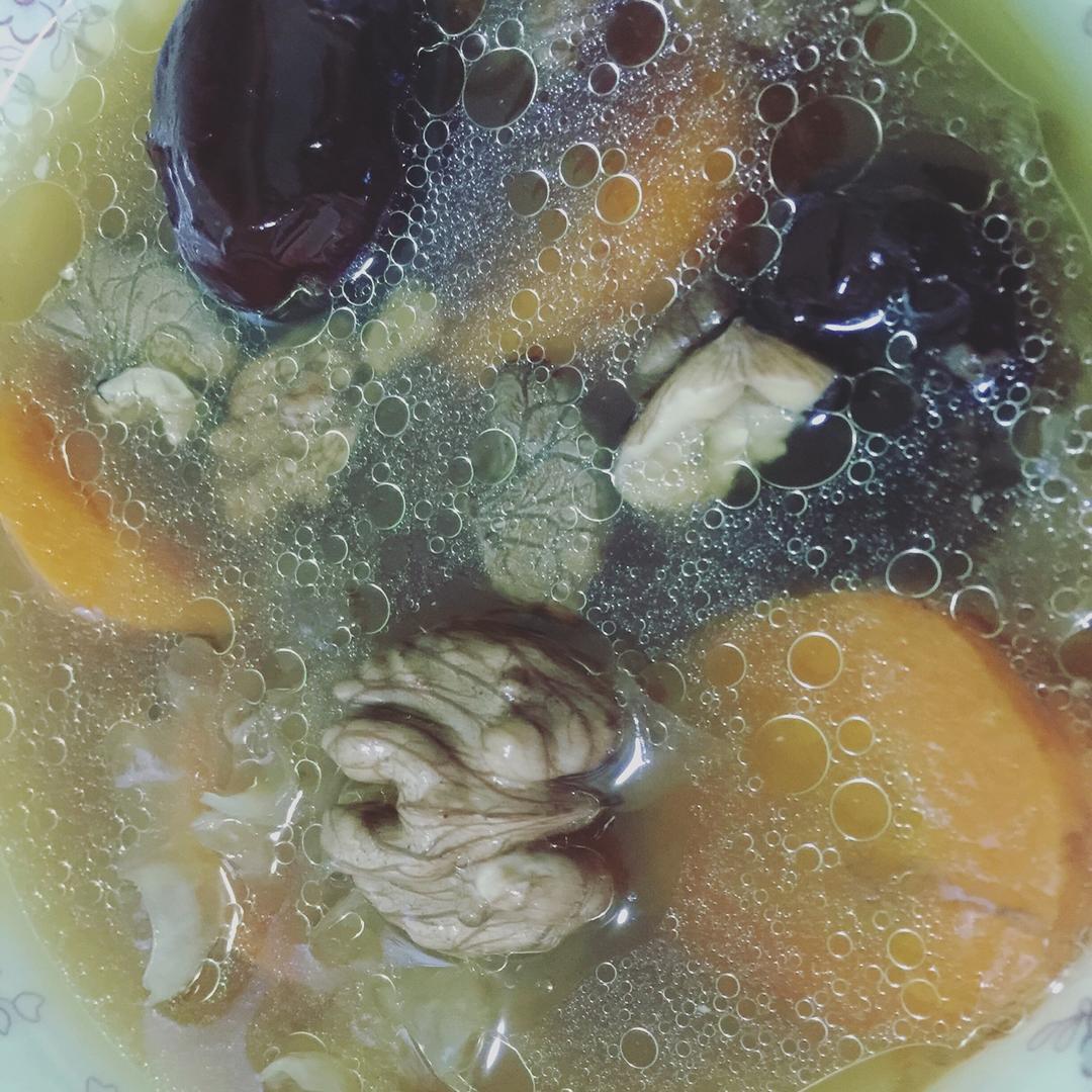 核桃腰果南北杏蜜枣煲猪蹄【素颜太太私家小厨】