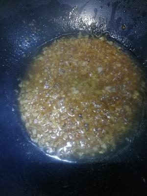 金针菇蒜蓉烤虾的做法 步骤3
