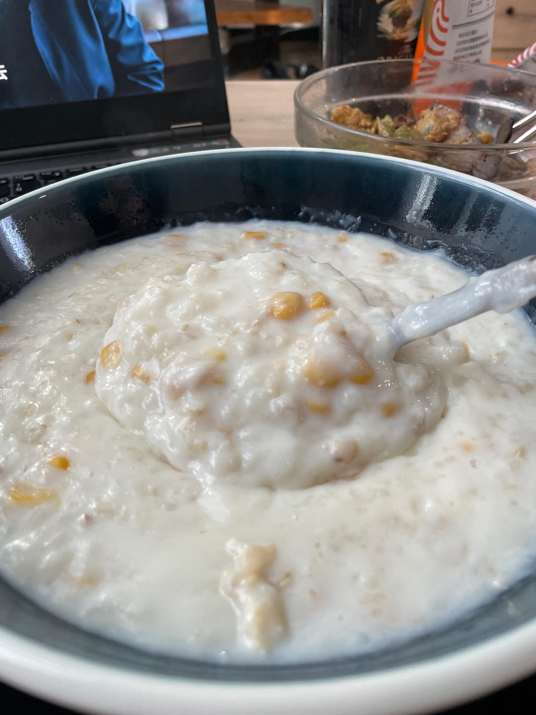 低脂高纤：牛奶玉米燕麦粥