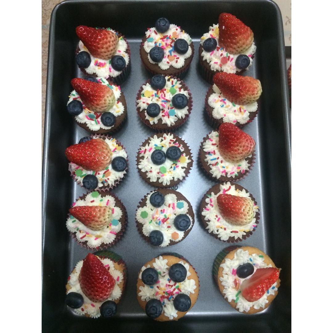 清新莓果奶油cupcake