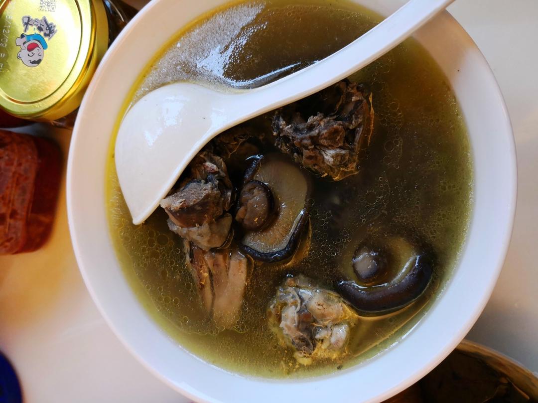 香菇炖鸡汤