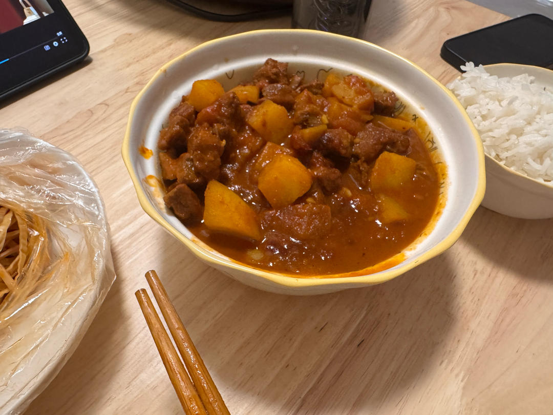 汤浓肉嫩的番茄牛腩，牛腩软烂秘法