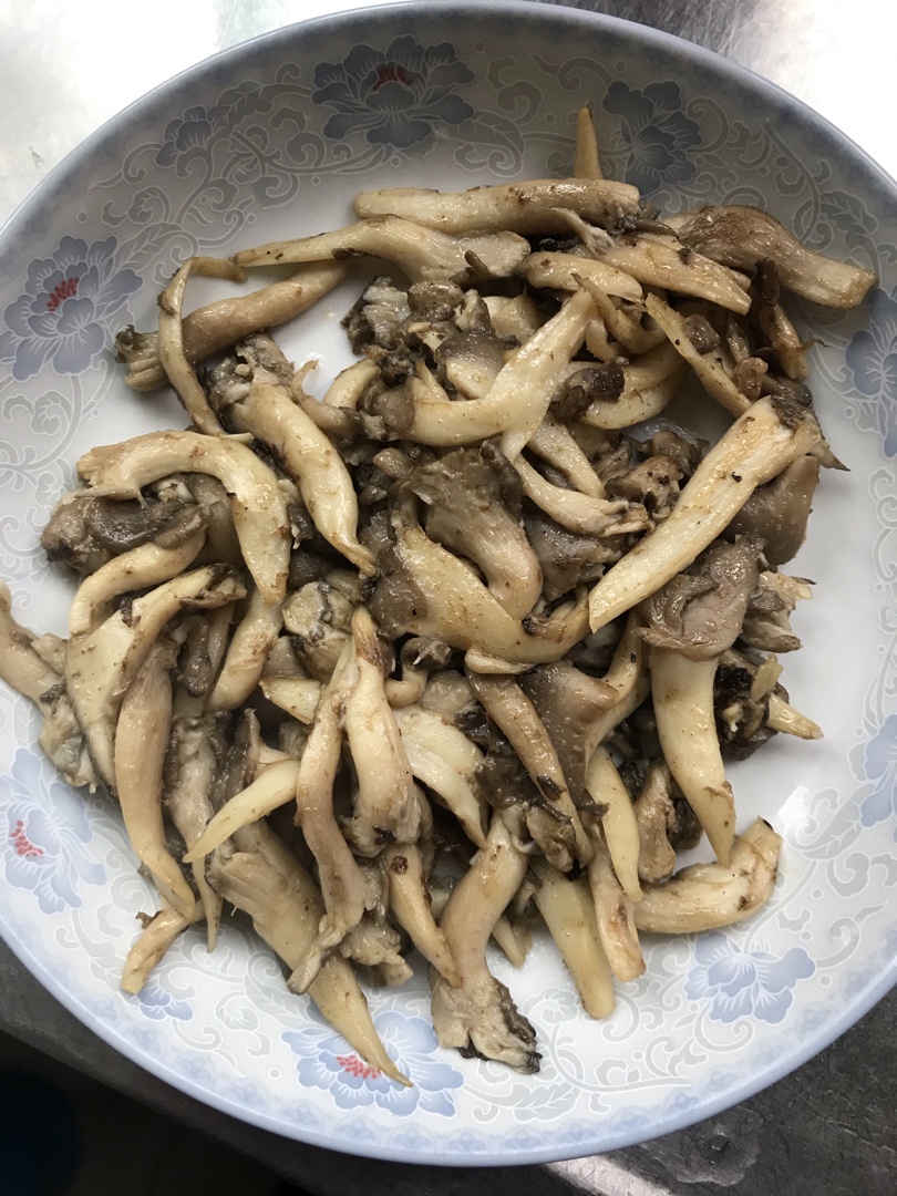 干煸平菇（有肉的味道）