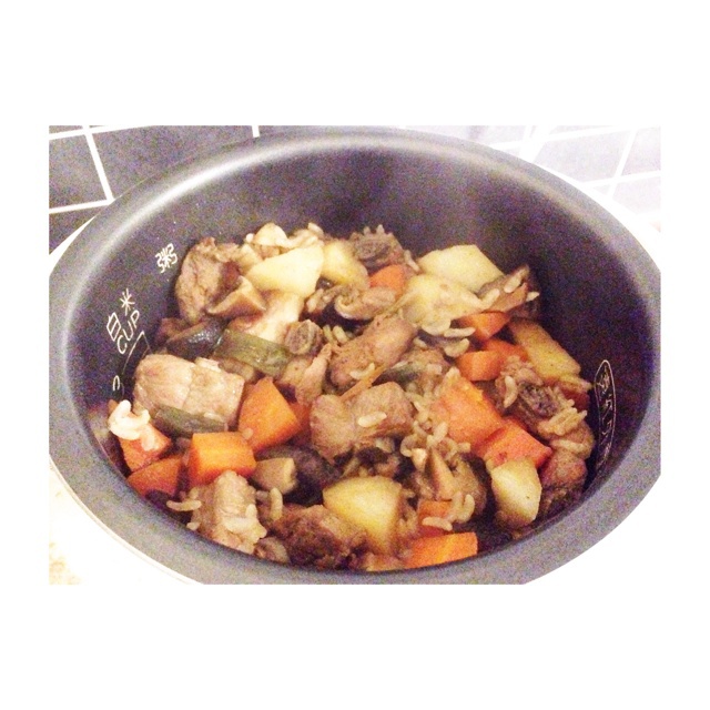 喷香排骨焖饭（爆好吃）