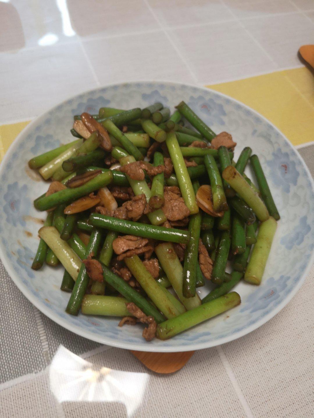 妈妈牌蒜薹炒肉