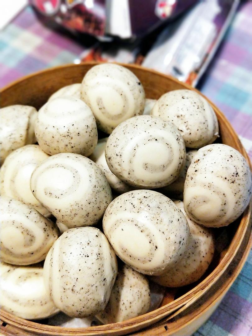 牛奶黑芝麻双色小馒头的做法