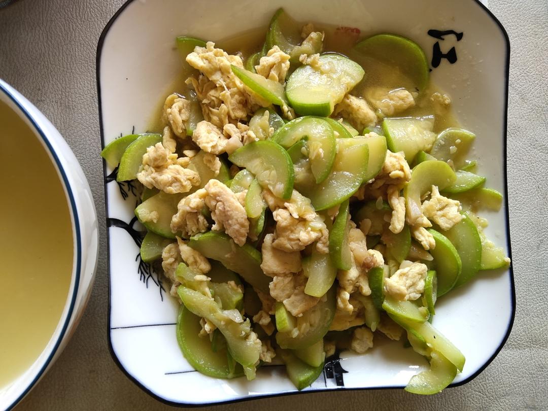 清香的西葫芦炒鸡蛋
