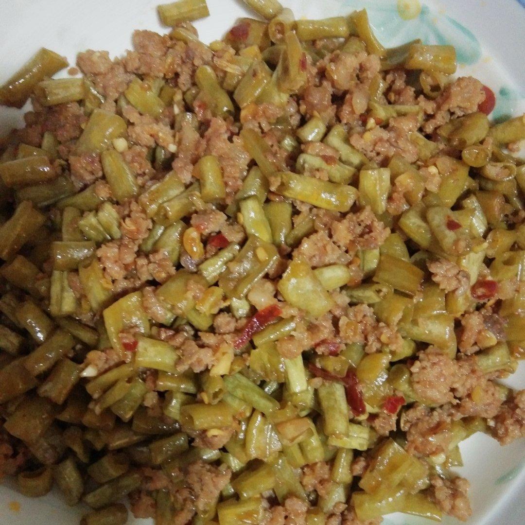 酸辣开胃的酸豆角炒肉末