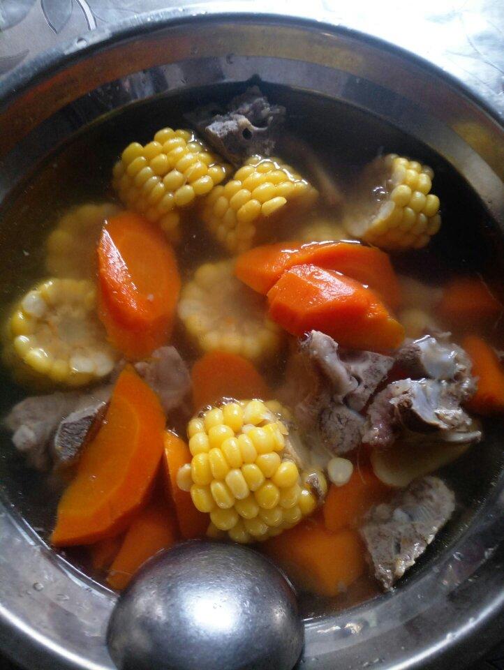 嗯哼36做的玉米排骨汤