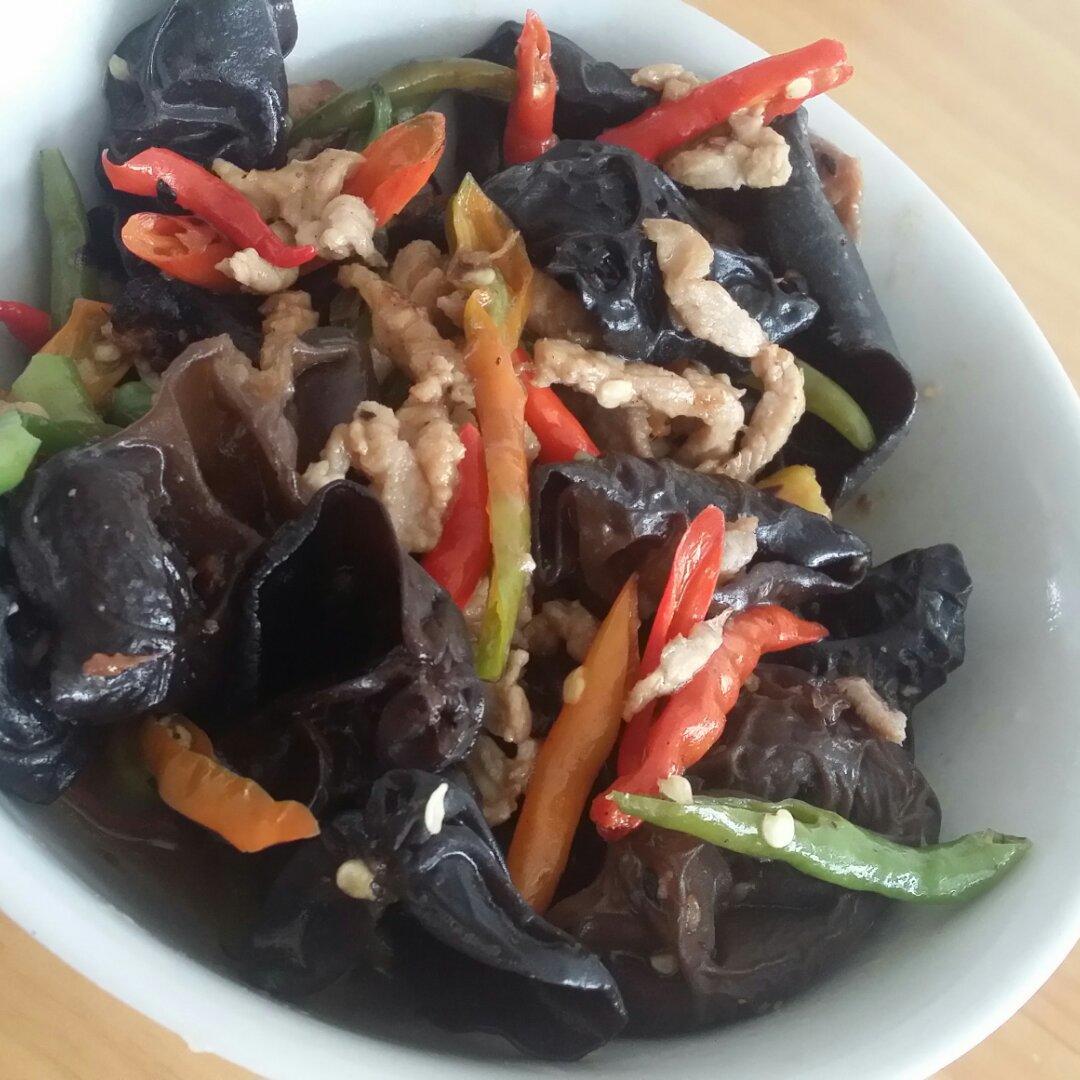 青椒木耳肉丝