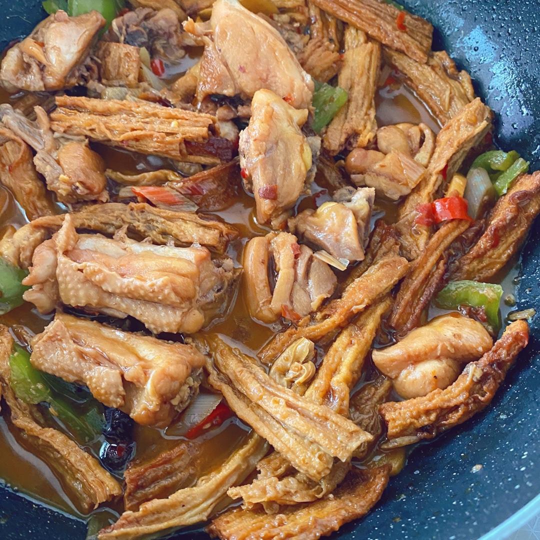 香菇腐竹鸡煲