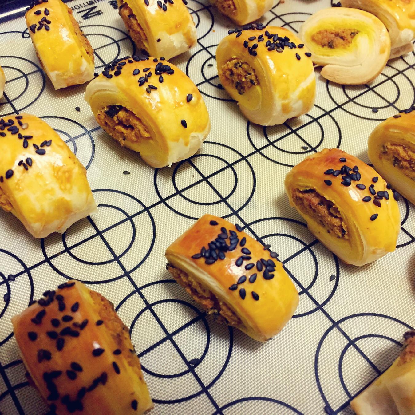 蛋黄肉松一口酥