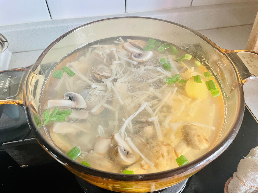 蛤蜊菌菇汤