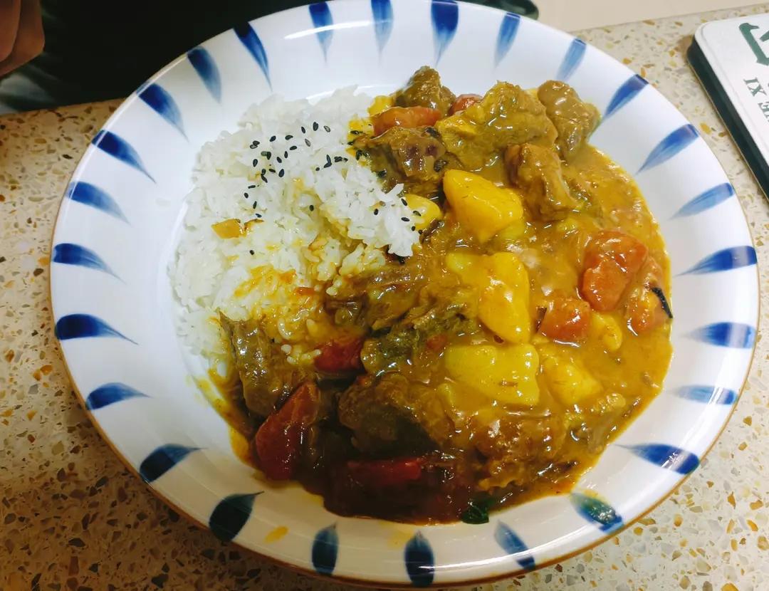 椰香浓郁的日式土豆牛肉咖喱饭