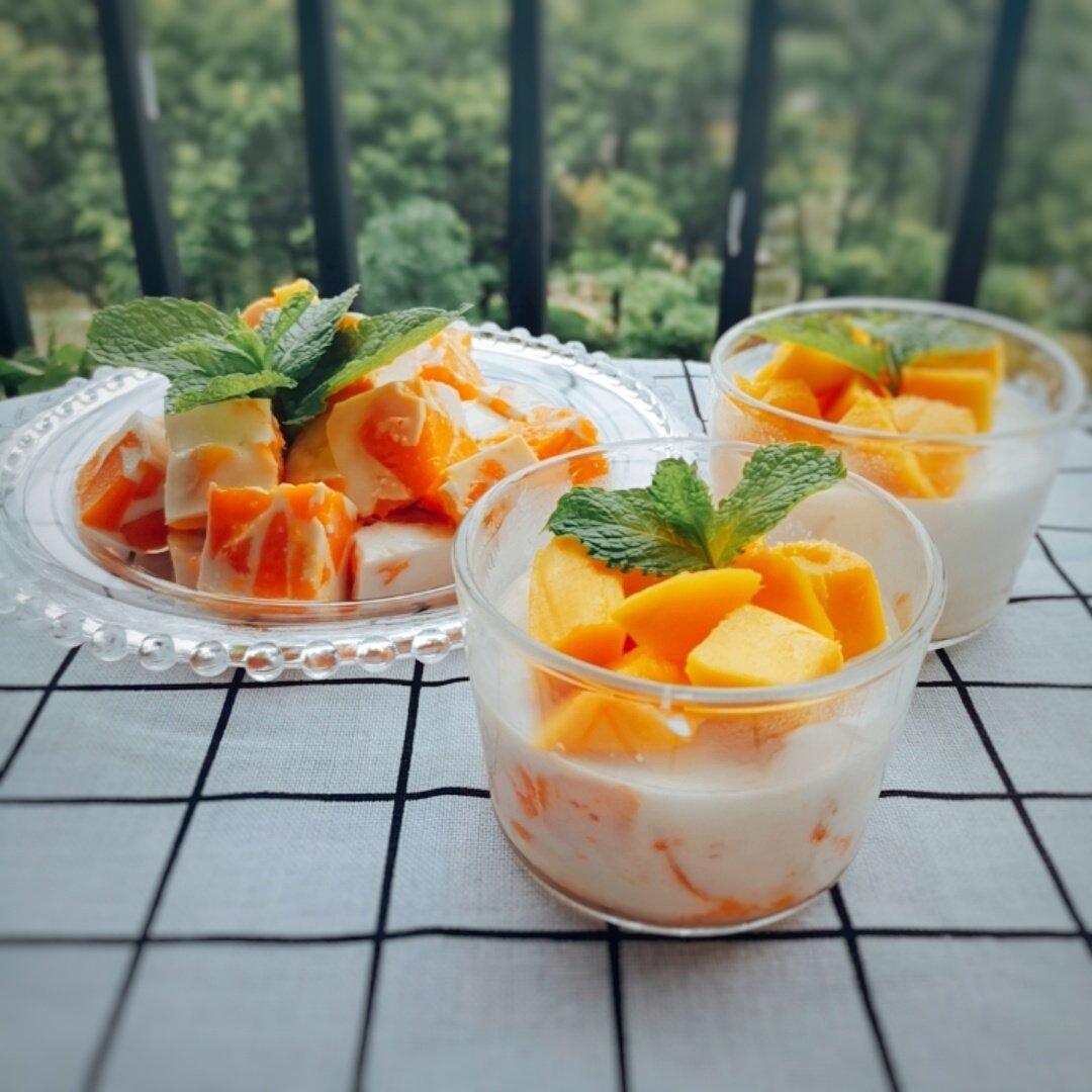 草莓芒果椰奶冻