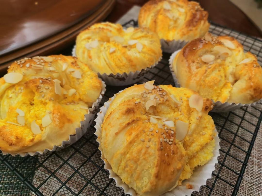 南瓜肉松沙拉吐司