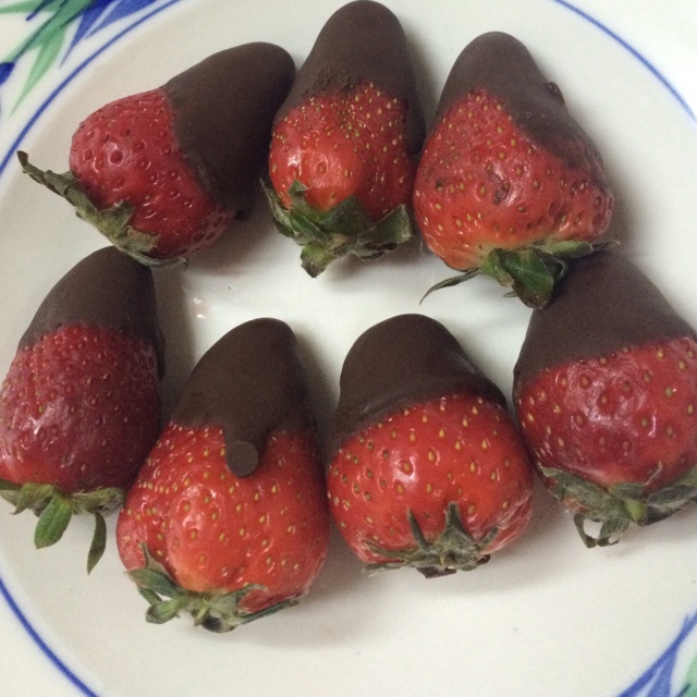 chocolate covered strawberries 中文名儿叫草莓伯爵？