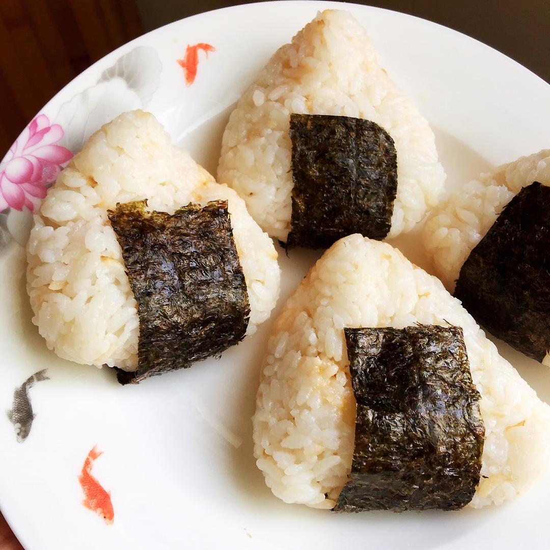 肉松饭团
