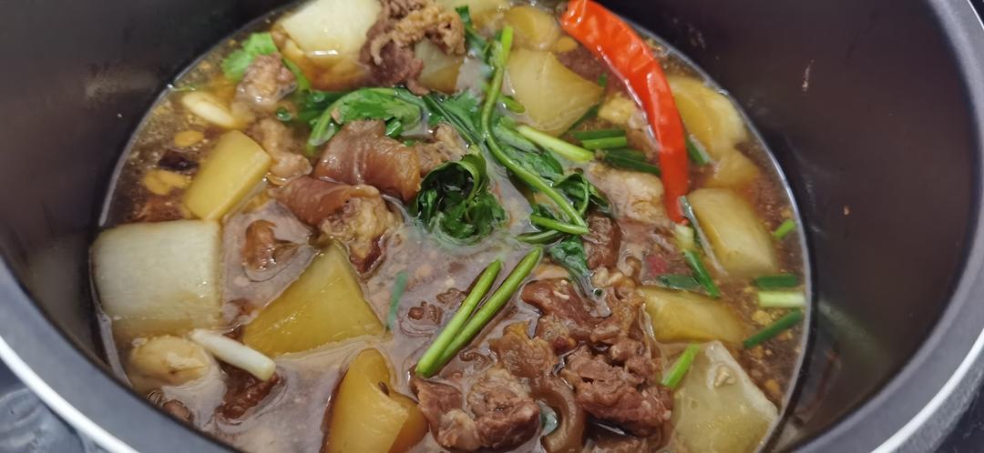 白萝卜闷牛腩
