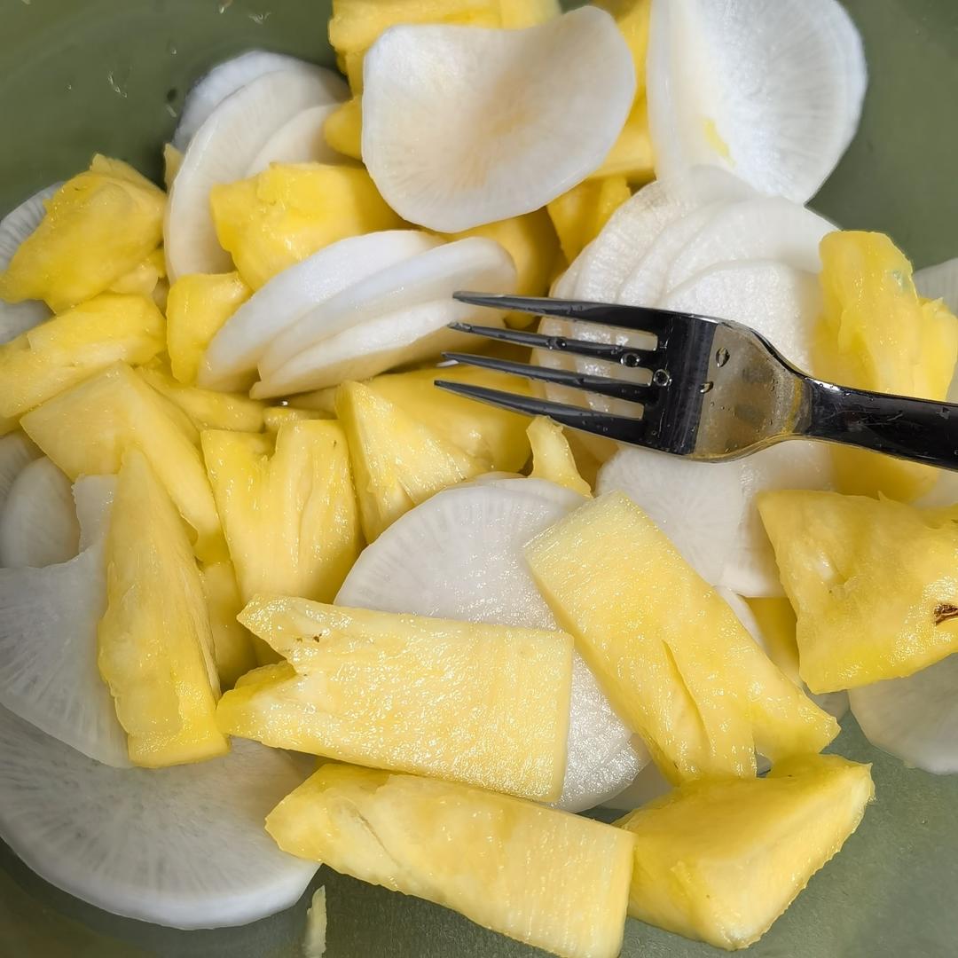 没想到萝卜和菠萝还能一起腌菜