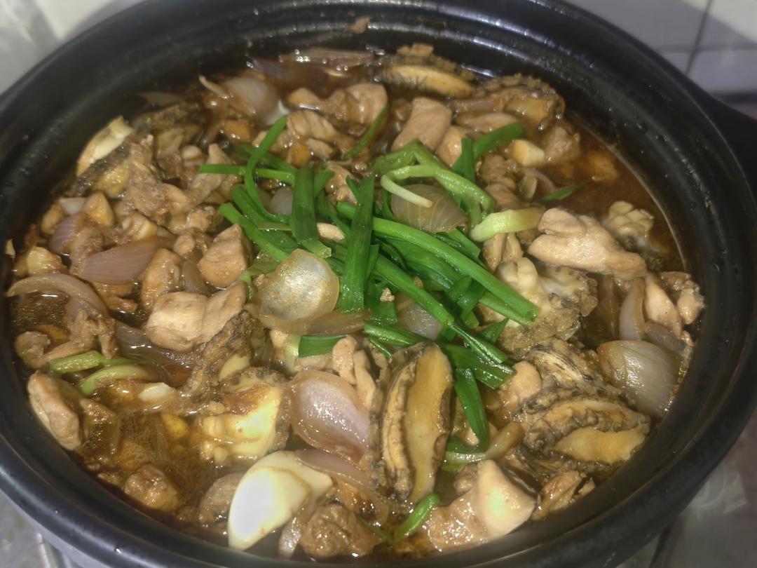 无鸡不成宴㊙️鲍鱼焖鸡煲‼️酱香浓郁