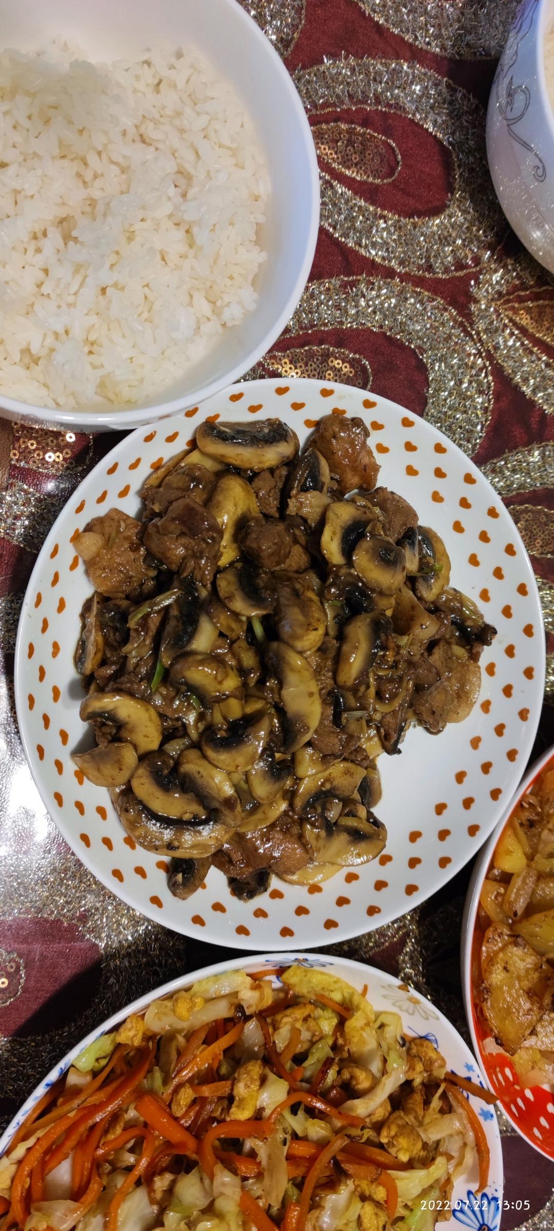 口蘑炒肉(强烈推荐太美味)