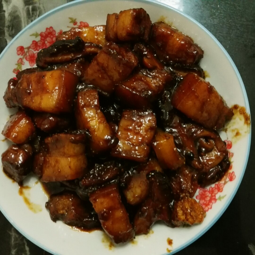 吃着碗里望着锅里的红烧肉