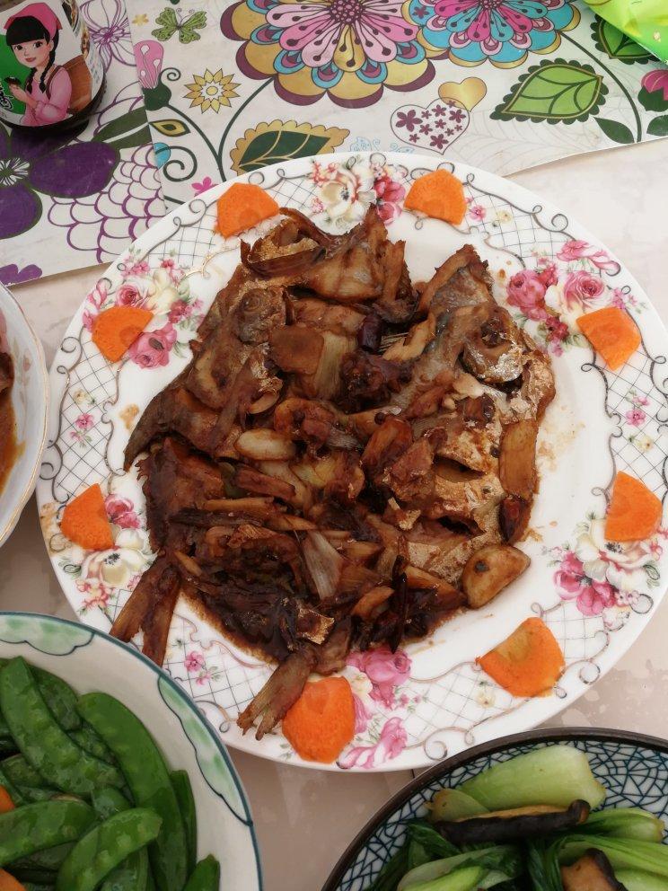 传统中式红烧平鱼