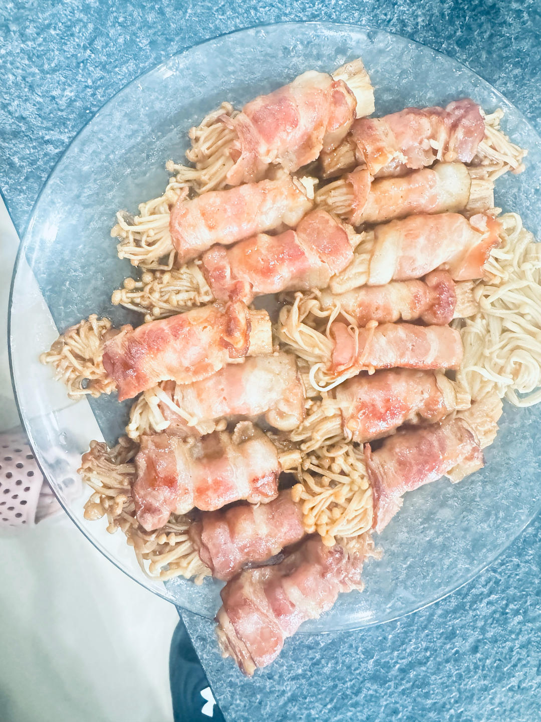 快手十分钟【金针菇培根卷】