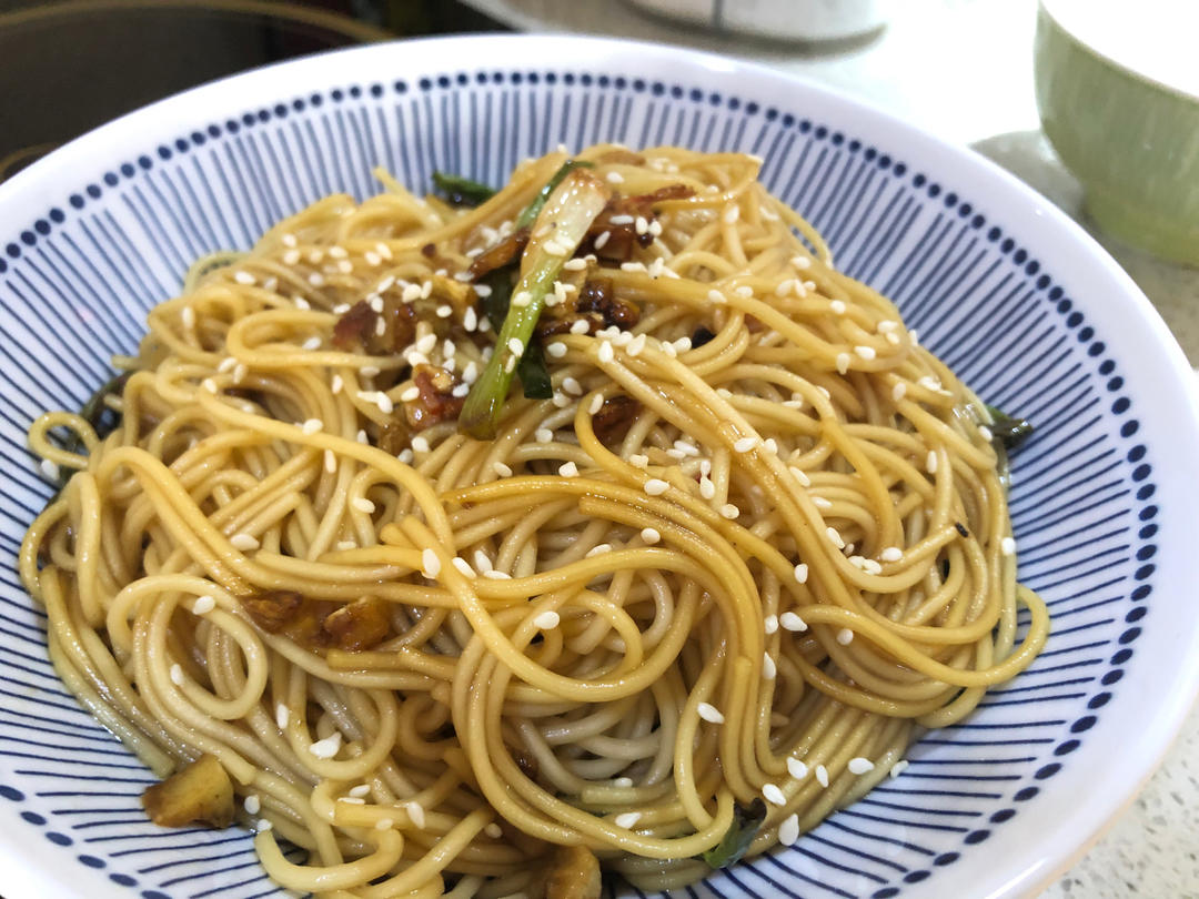 10分钟搞定的一碗葱油拌面