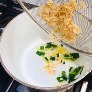 紫菜虾皮汤的做法 步骤2