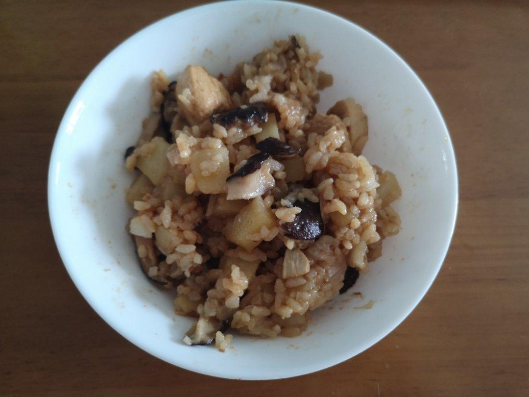 【香菇鸡肉焖饭】