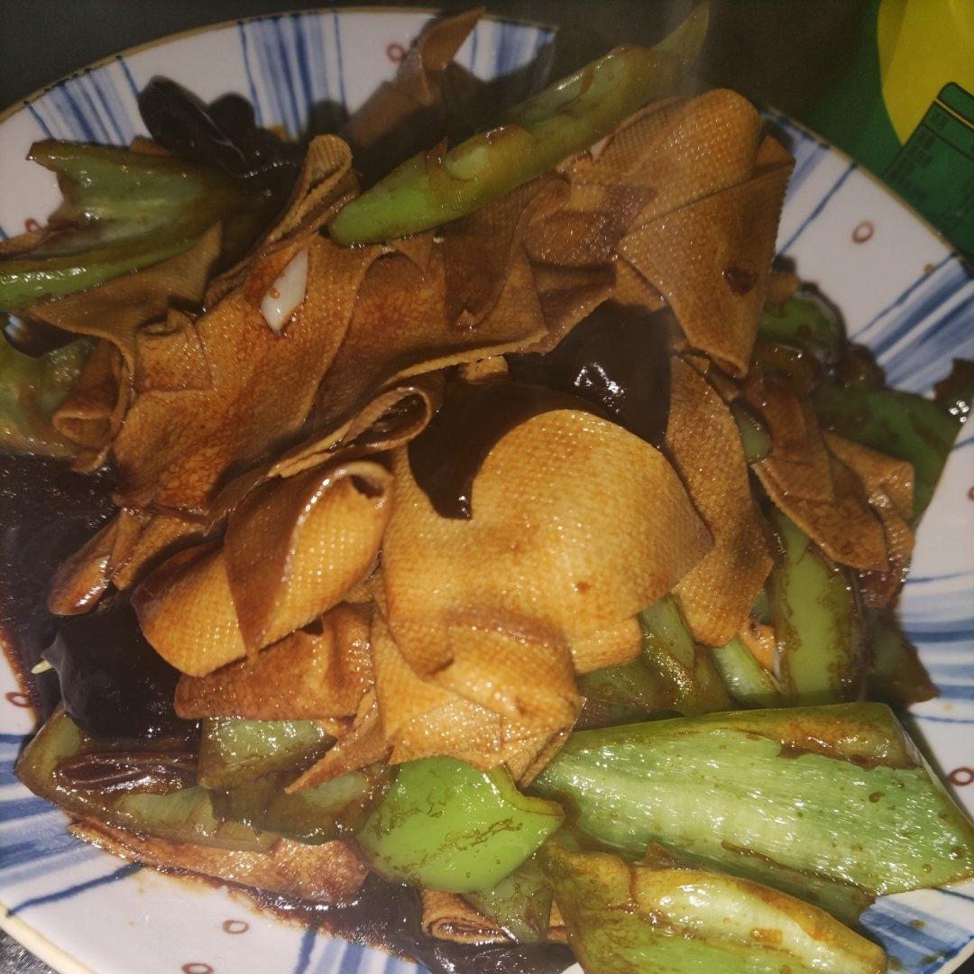 不用厨艺的尖椒干豆腐