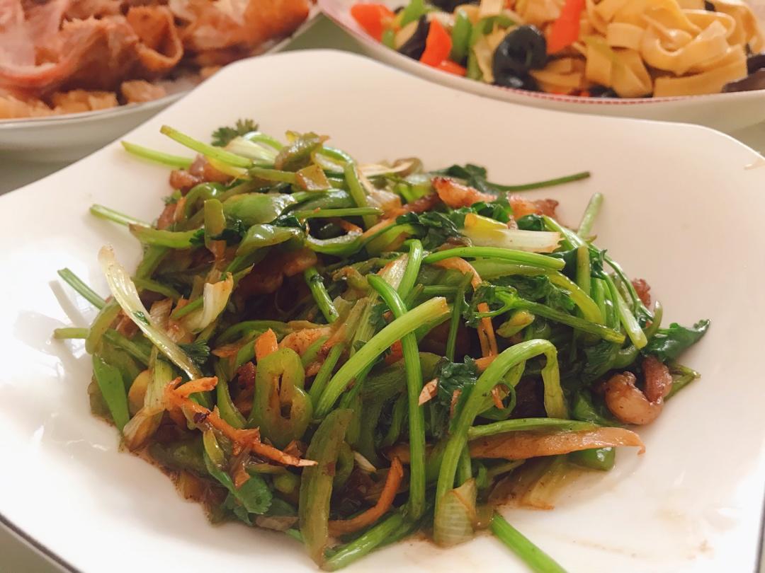 抹嘴的尖椒香菜炒肉-比普适版好吃/0基础