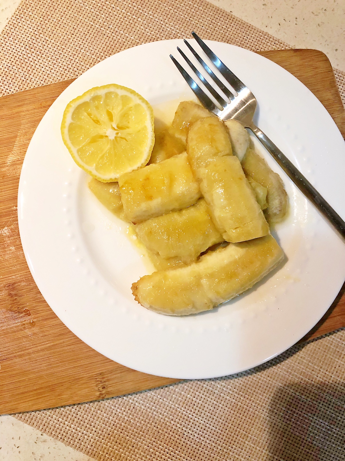 五分钟完成低卡甜品—柠香黄油煎香蕉的做法 步骤4