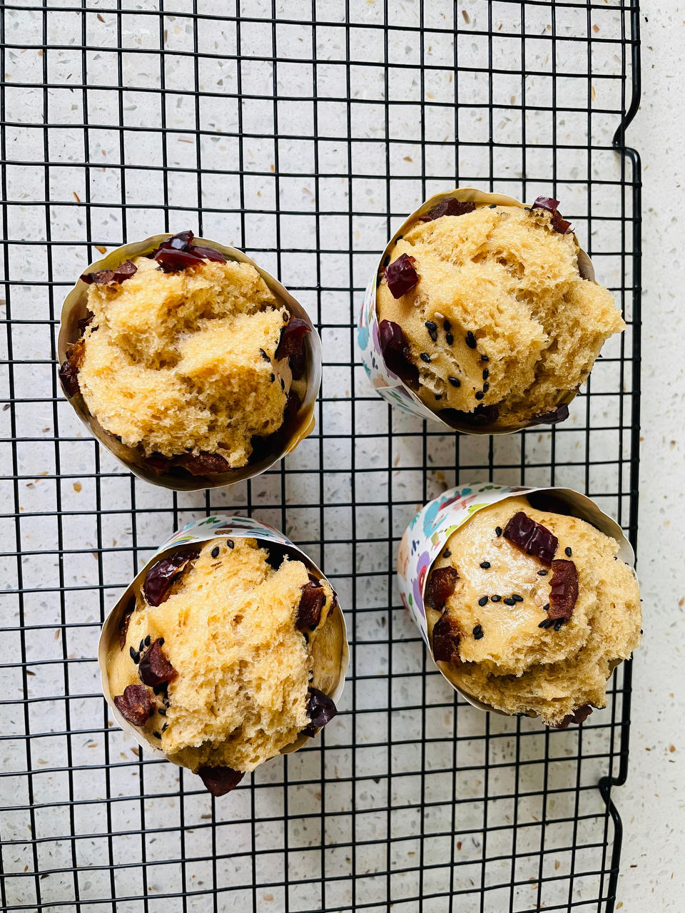 红枣红糖发糕：不塌不缩、组织均匀、手感软绵、口感Q弹