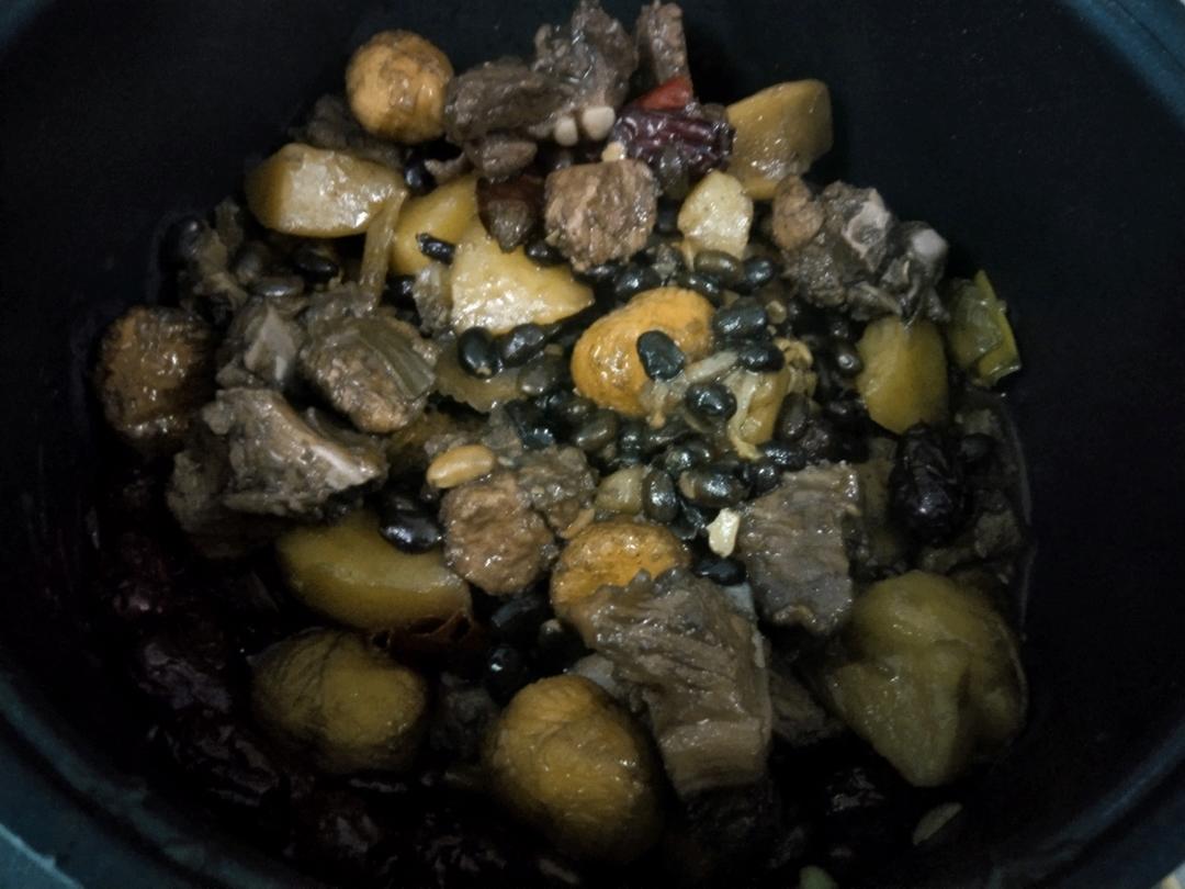 板栗花生黑豆炖排骨