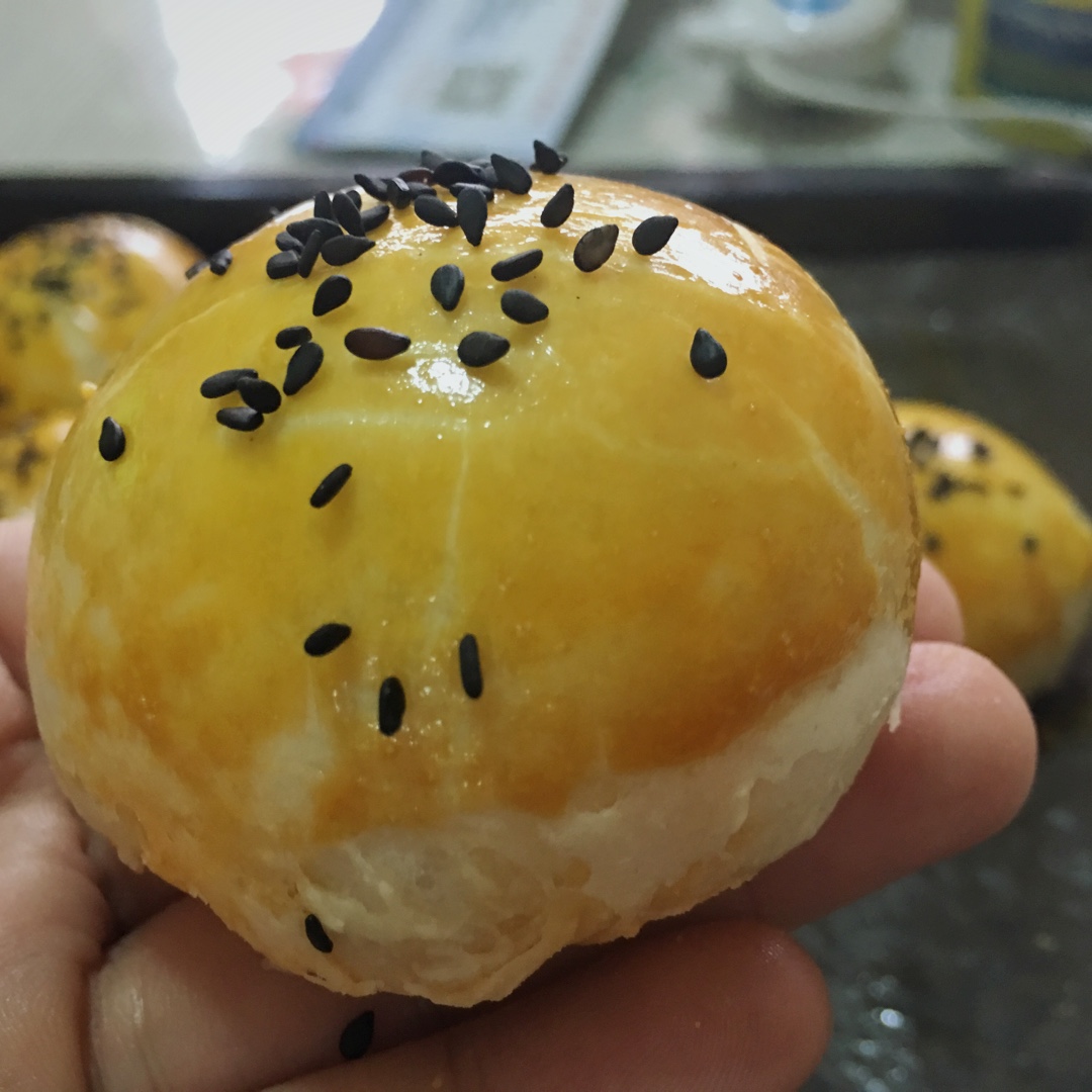 萌得掉渣渣的蛋黄酥