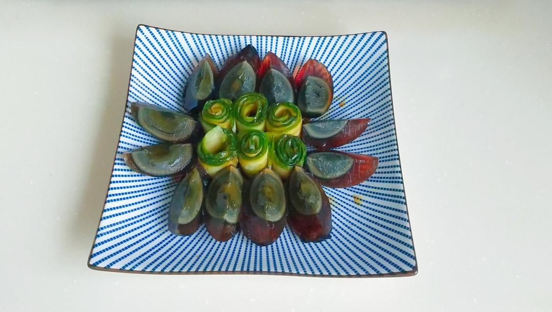 十分钟快手菜：皮蛋拌黄瓜