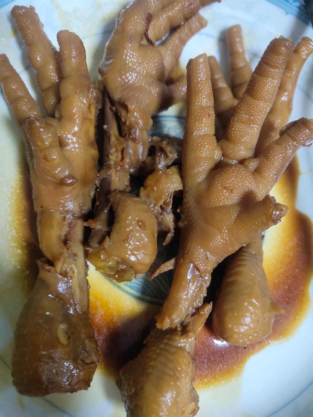 秘制鸡爪，满满的胶原蛋白，拒绝不了的卤味拼盘，卤鸡翅卤鸡爪卤鹌鹑蛋，好吃到停不下来！