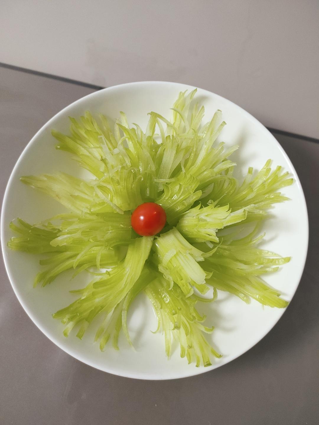 凉拌凤尾菊花西芹